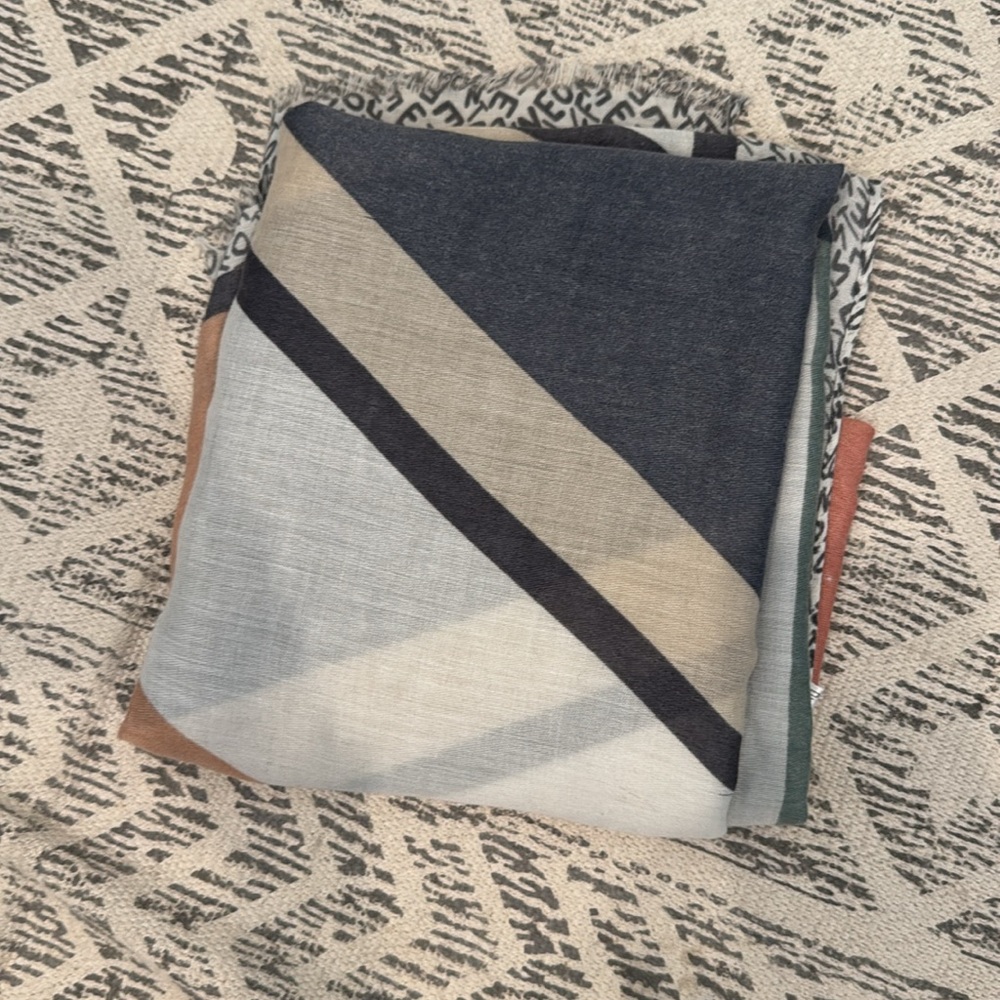 Shawl - Picture 2 of 2